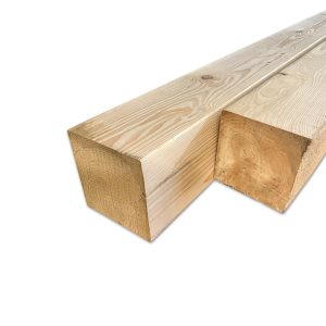 Geschaafde Lariks tuinhout paal in de kopmaat 107 x 107 mm