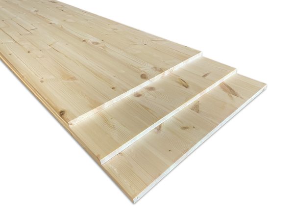 Grenen panelen van 18mm dik, 60 x 240 cm. Met doorlopende lamellen. Verkrijgbaar bij Bouwie
