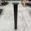 Ronde tafelpoot, zwart gepoedercoat. Mooie losse poot voor onder een eettafel of bureau.
