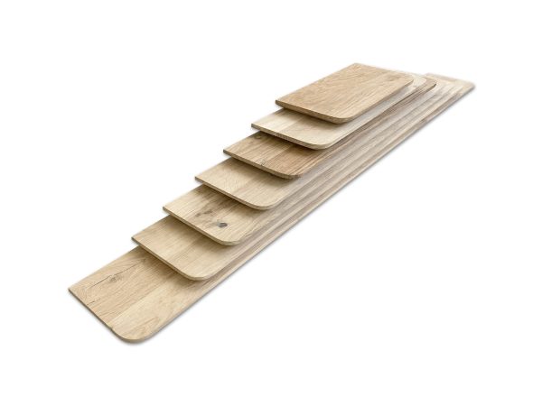 Eiken wandplank met verjongde/facet rand. Elegante wandplanken van massief eiken, in lengtes van 40 tot 170 cm. Verkrijgbaar bij Bouwie