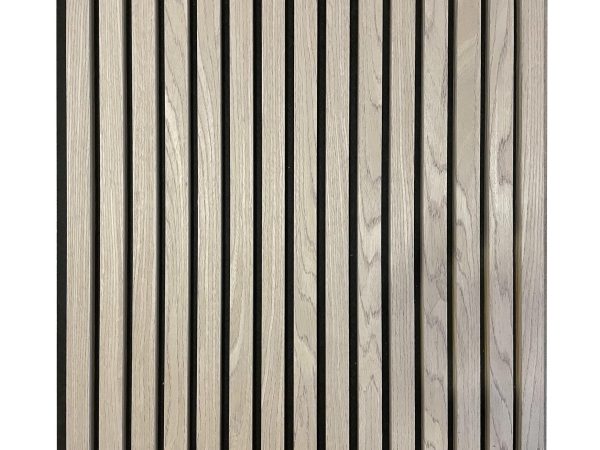 Een akoestisch wandpaneel in de kleur Grey Oak. Deze panelen verbeteren de akoestiek in de ruimte en geven een chique uitstraling.