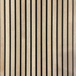 Een akoestisch wandpaneel in de kleur Eiken naturel. Deze panelen verbeteren de akoestiek in de ruimte en geven een chique uitstraling.