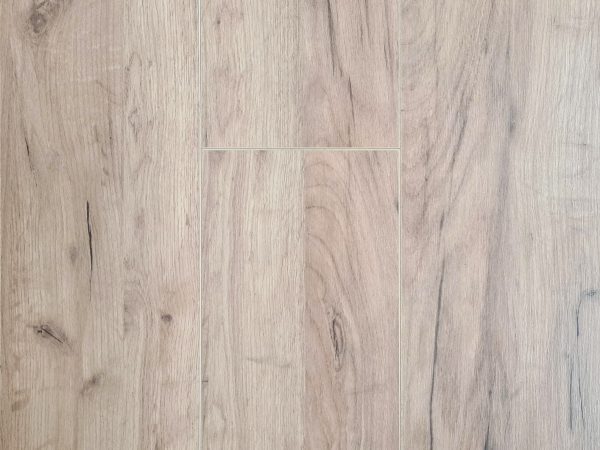 Laminaatvloer van het merk Premium, type K002. Mooie klasse 32 laminaat in bruintinten, nu voordelig geprijsd bij Bouwie