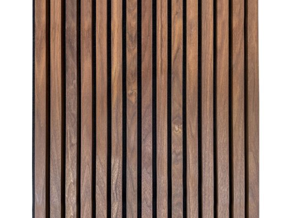 Een akoestisch wandpaneel in de kleur walnut. Deze panelen verbeteren de akoestiek in de ruimte en geven een chique uitstraling.
