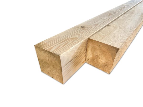 Geschaafde Lariks tuinhout paal in de maat 130 x 130 mm