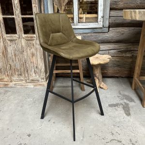 Barkruk Drake Moss. Stoere barkruk met zitting van 60% leer en stoer zwart onderstel. Verkrijgbaar bij Bouwie