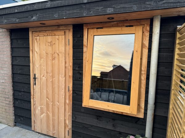 Uitzet raam - Vurenhout - Dubbel glas