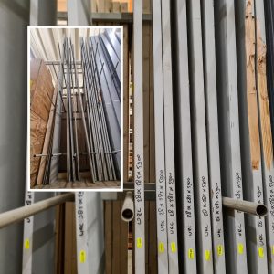 Western red cedar boeidelen. B-keus. 18 en 28 mm dik, diverse breedte en 590 cm lang. Kom lang Bouwie in Veen voor actuele voorraad