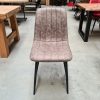 Stoel Quebec in de kleur taupe. Leuke stoel met stoffen zitting en 4 zwarte poten. Voor een kleine prijs bij Bouwie te koop