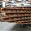 Thermisch gemodificeerd vurenhout - triple rhombus rabatdelen. Prachtige luxe rhombus rabatdelen die ook nog eens zeer duurzaam zijn. In de trend van de populaire akoestische wandpanelen. Verkrijgbaar bij Bouwie in de lengtes 360 en 450 cm voor een scherpe prijs