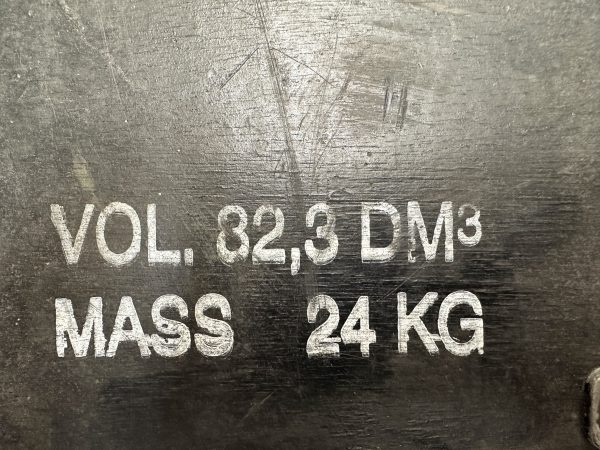 Authentieke zwart grenen legerkisten. Te koop bij Bouwie, op=op