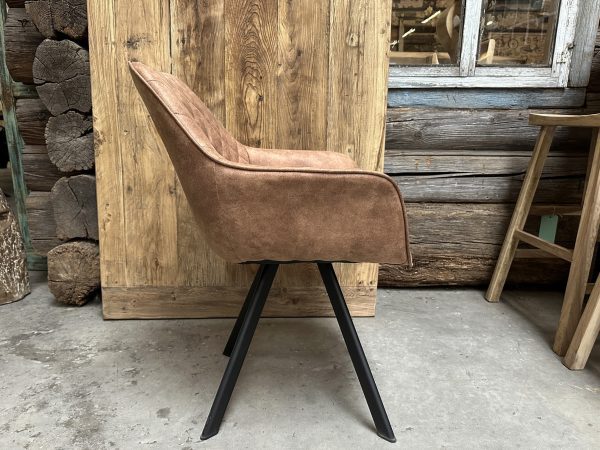 Stoel pagani. Armstoel / kuipstoel in kleur mocca. Verkrijgbaar bij Bouwie voor een outletprijs