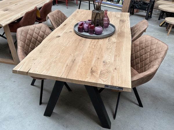 Stoel pagani. Armstoel / kuipstoel in kleur mocca. Verkrijgbaar bij Bouwie voor een outletprijs