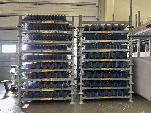 Voorraad golfplaten in winkel van Bouwie. PVC en Polycarbonaat golfplaten in vele afmetingen op voorraad voor zeer lage prijzen.