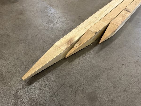 robinia palen gezaagd met punt